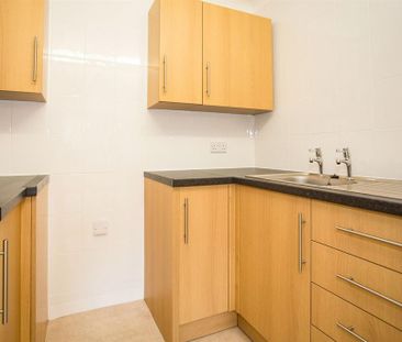 1 bedroom retirement property to rent - Photo 5