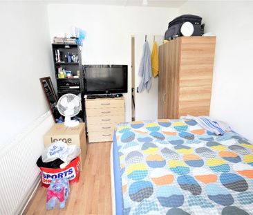 Maurice Court, Newnham Road, London - Photo 2