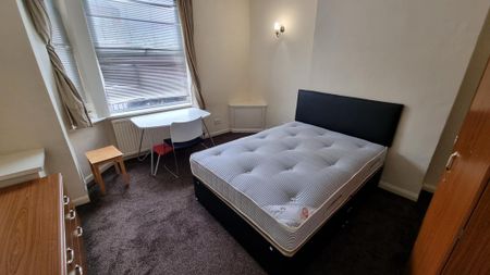 4 bedroom terraced house to rent - Photo 4