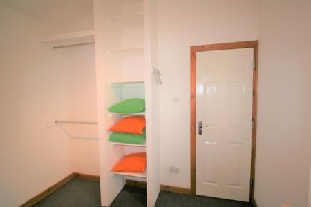 3 bedroom flat to rent - Photo 5