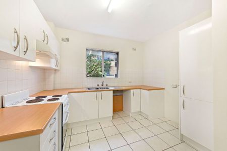 Beautifully Updated Apartment &ast;&ast; Available 24&sol;10&sol;24 &ast;&ast; - Photo 5