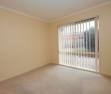 8 The Glade, Hampton Park VIC - Photo 5