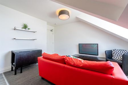 3 bed apartment to rent in Jesmond Road, Newcastle Upon Tyne, NE2 - Photo 3