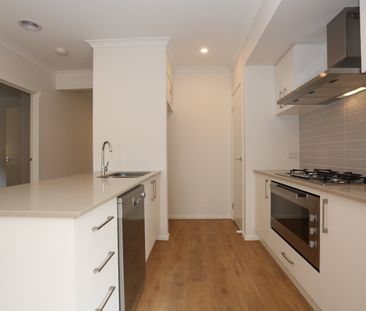 326 Mandalay Circuit, Beveridge VIC 3753 - Photo 2