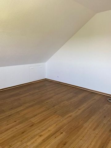 1 Raum Dachgeschosswohnung in Reinsdorf renoviert ab sofort zu vermieten - Photo 3