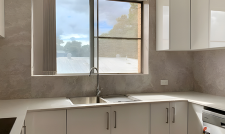 Spacious 3-Bedroom Apartment with Modern Kitchen & Lock-Up Garage in Prime Dulwich Hill - Photo 4