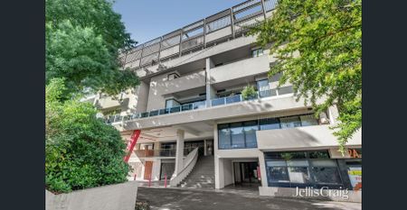 Two-Bedroom Top Floor Apartment - Photo 3