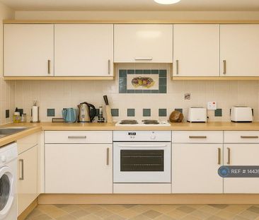 2 bedroom flat to rent - Photo 4