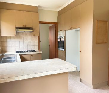This spacious single level unit – Camberwell High School Zone - Photo 6