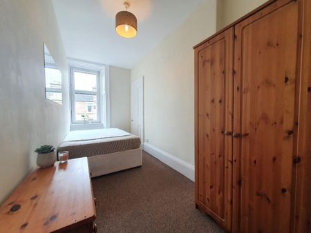 4 bedroom flat to rent - Photo 3