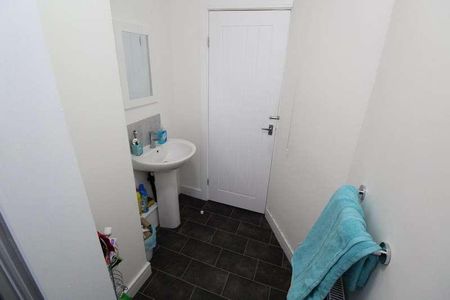 Edmund Road - Bedroom/ Bathrooms, S2 - Photo 3