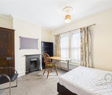 1 bedroom in a house share to rent - Photo 4