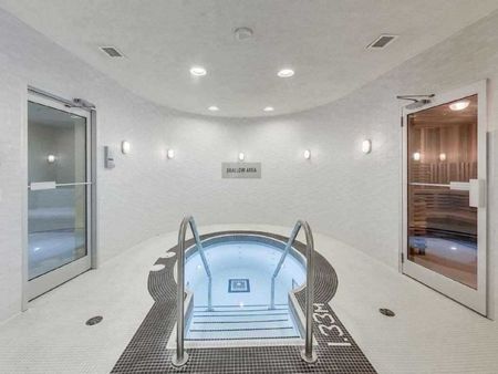 Deluxe Room - Waterfront Toronto - Photo 4