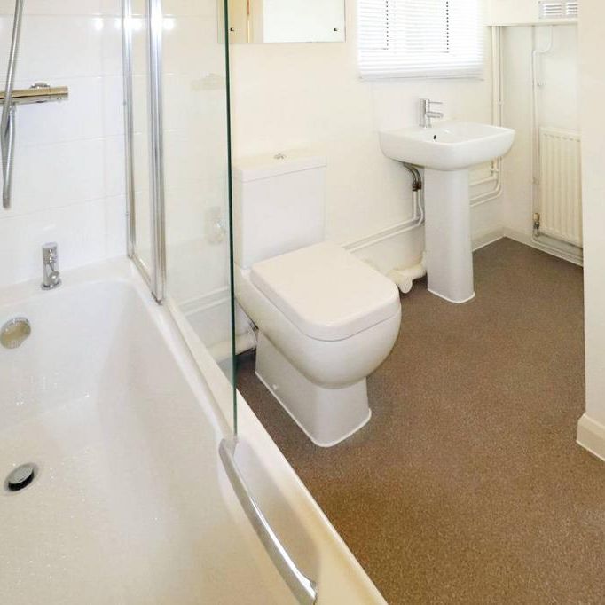 1 bedroom in a house share to rent - Photo 1