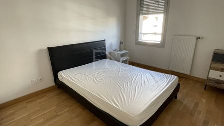 T2 meublé avec balcon et garage - Bd de l'Europe à Pierre Bénite - Photo 4