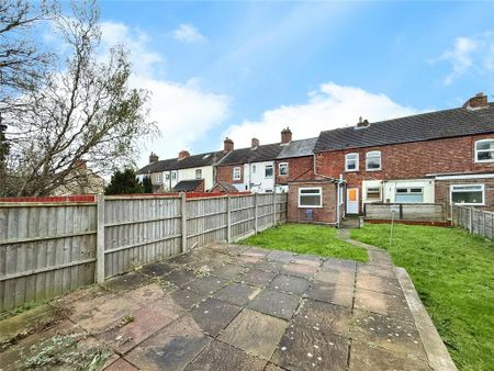 2 bedroom terraced house to rent - Photo 2