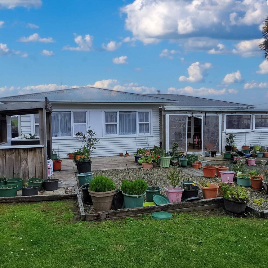 Spacious Family Home - Photo 1