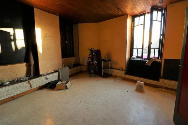 Location Maison 11 pièces 370m² ST PIERRE LE MOUTIER 58240 - Photo 1