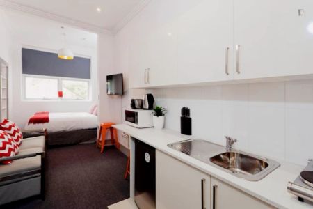 Inviting residence close to Moore Park, Sydney - Photo 2