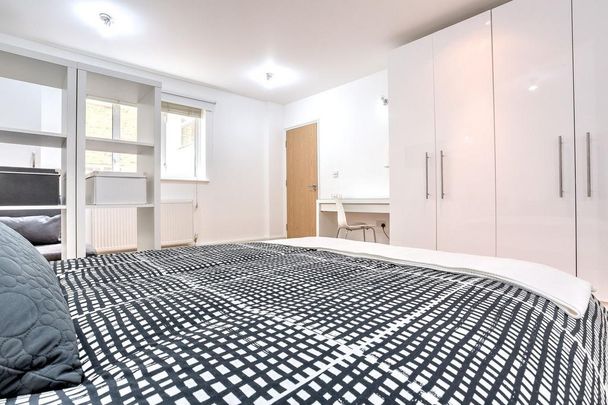 3 bedroom flat to rent - Photo 1