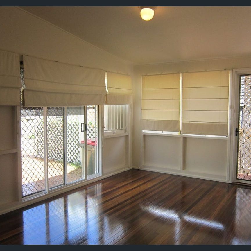 Charming Two-Bedroom Unit with Private Courtyard in the Heart of Coorparoo - Photo 1