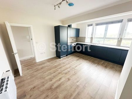 Court Road, SE9, London - Photo 2