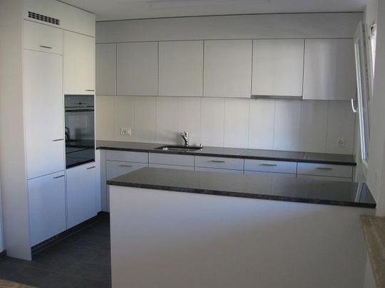 Balkon mit Abendsonne, moderne Küche offen zu Wohnzimmer - Foto 1