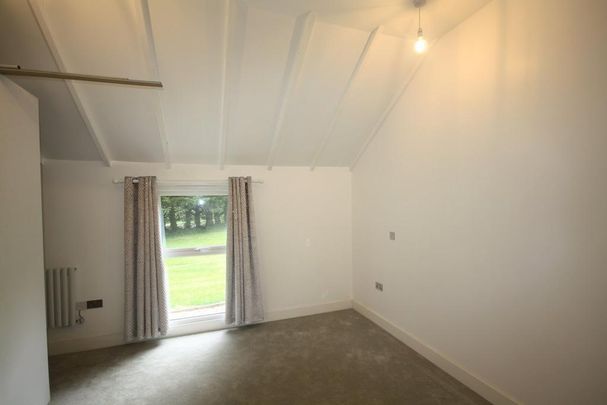 1 bedroom character property to rent - Photo 1