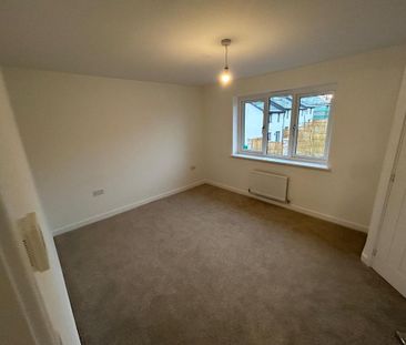 3 bedroom semi-detached house to rent - Photo 4