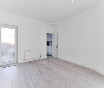 3 bedroom terraced house to rent - Photo 6