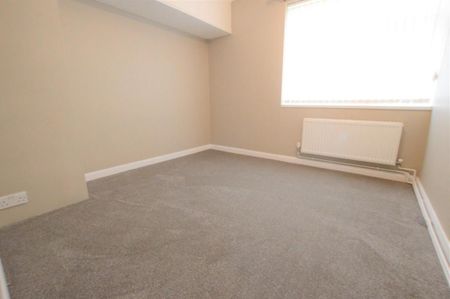 2 bedroom semi-detached bungalow to rent - Photo 3