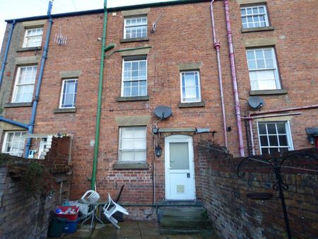 3 bedroom terraced house to rent - Photo 2