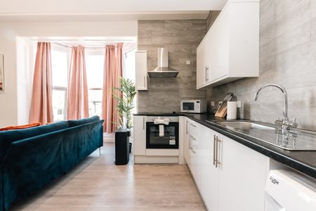 3 Bed Flat, Shirley High Street, SO16 - Photo 4