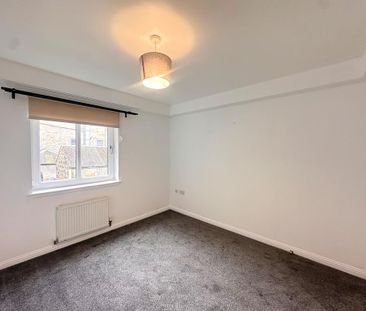 3 bedroom flat to rent - Photo 4
