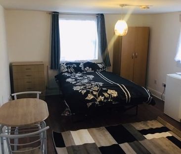 Studio Flat, St. Pauls Road, N17 - Photo 1