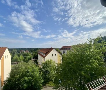 Wunderschöne & frisch sanierte DG-Wohnung mit EBK + Stellplatz mieten - Photo 5