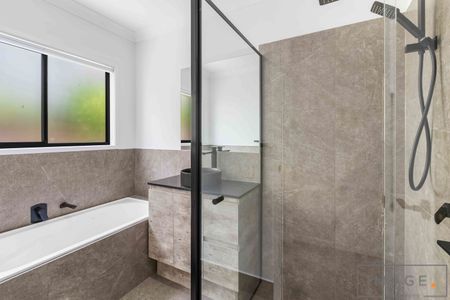 SPACIOUS HOME PERFECT FOR YOUR FAMILY! - Photo 3