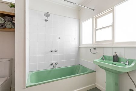 4 Crawford Street, Newport VIC 3015 - House For Rent | Domain - Photo 2