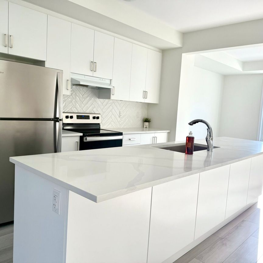 For Lease - 15 Verbana Street, East Gwillimbury, Ontario - Photo 1