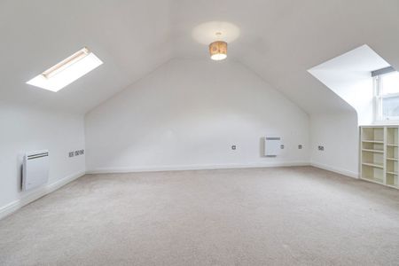 A 1 Bedroom Flat in Leckhampton GL50 2DP - Photo 2