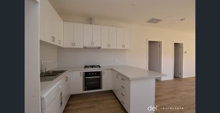 Modern Unit in Court Location - Photo 5