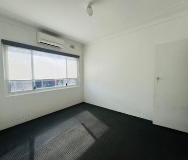 Charming Kingsgrove above shop 2-bedroom Unit with Retro Charm - Photo 2