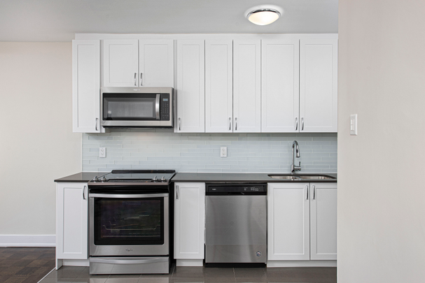 100 Cosburn Ave - Photo 1