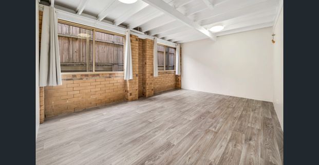 Fresh 4 Bedroom Home - Photo 1