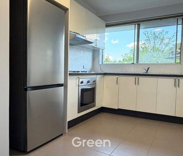 Leafy Outlook & Convenient Living in a Prime Meadowbank Setting - Photo 4