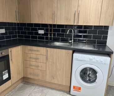 1 Bed Flat, Walpole Road, SW19 - Photo 5