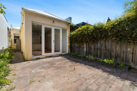 13 Dinsdale Street, Albert Park. - Photo 3