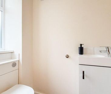 2 bedroom detached house to rent - Photo 5