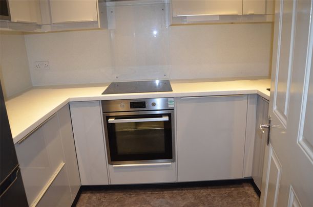Woodcote Road, Wallington, SM6 - Photo 1