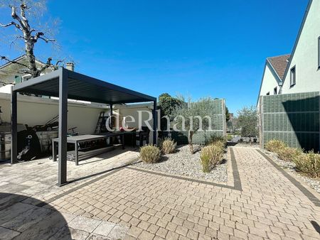 Magnifique villa d'env. 240m2 habitables avec piscine et jardin privatifs! - Photo 3